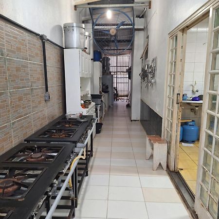 Quarto Triplo Com Banheiro Em Pousada E Restaurante ماناوس المظهر الخارجي الصورة