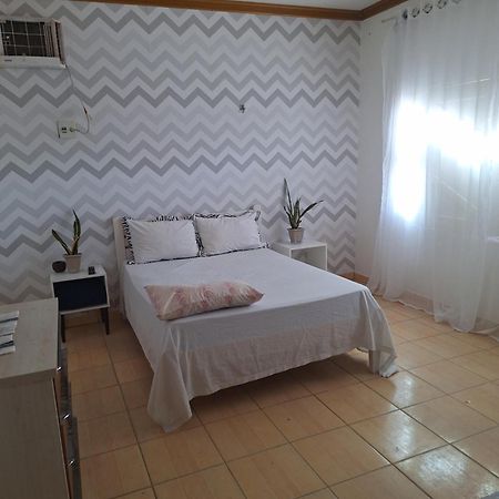 Quarto Triplo Com Banheiro Em Pousada E Restaurante ماناوس المظهر الخارجي الصورة