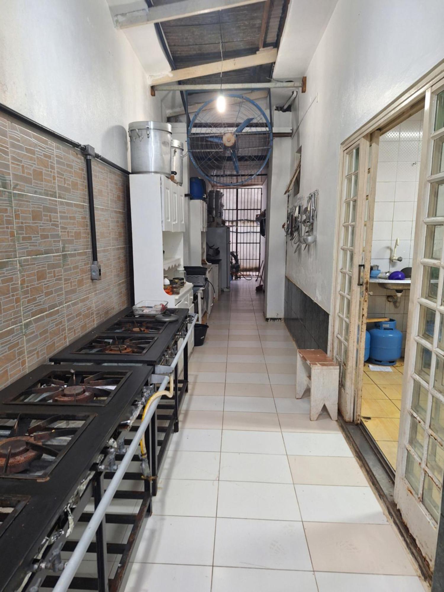 Quarto Triplo Com Banheiro Em Pousada E Restaurante ماناوس المظهر الخارجي الصورة